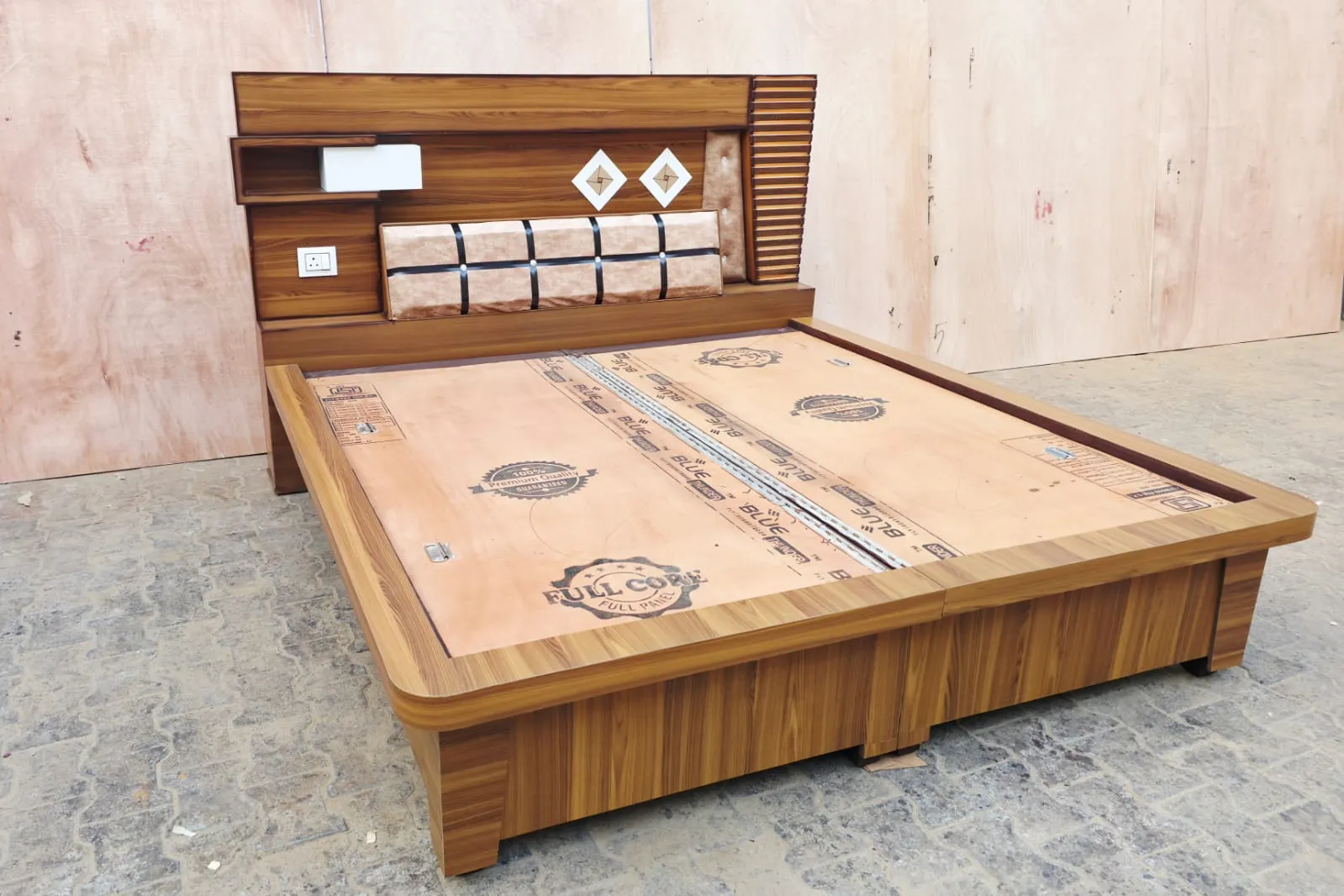 Double Bed Border design 4 by Jangra Furniture Factory